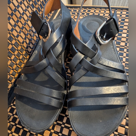 FitFlop black strappy sandal - Picture 3 of 4